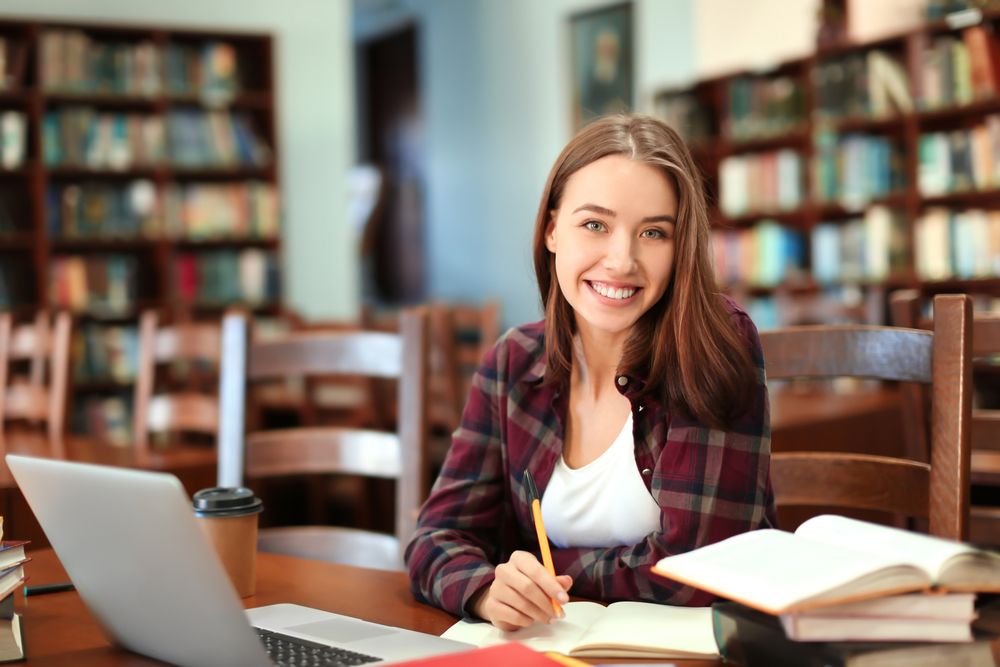 Top 8 Tips on How to Save Money on College Books